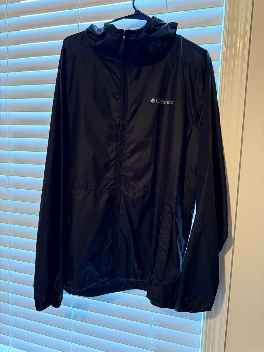 Men’s Columbia black rain coat with hood size Large.